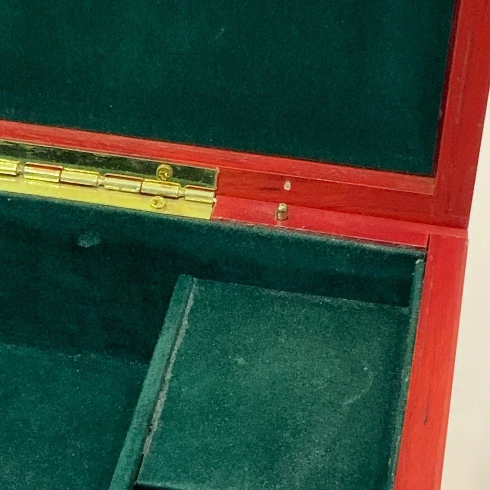 Vintage Princess Marcella Borghese Red Wooden‎ Musical Jewelry Box Green Velvet